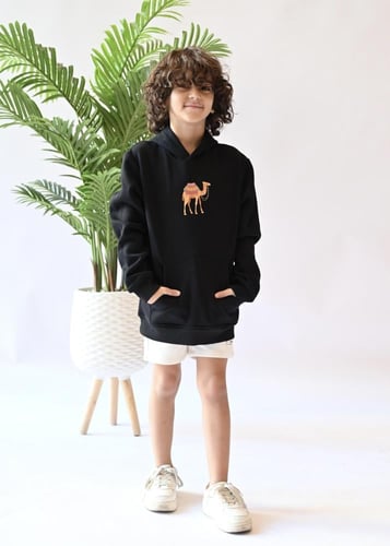 هودي الجمل باللون الأسود للأطفال