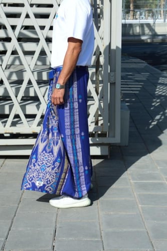 إزرهـ بنقشه لون أزرق