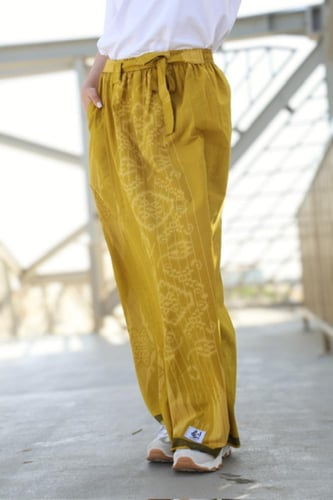 إزرهـ بنقشه لون أصفر كموني