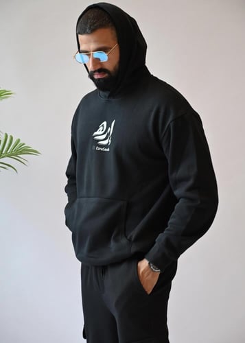 هودي إزرهـ باللون الأسود