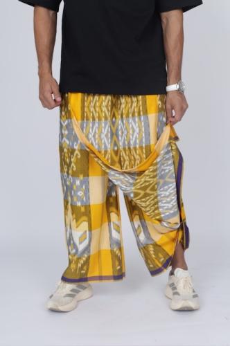 إزرهـ بنقشه باللون الأصفر