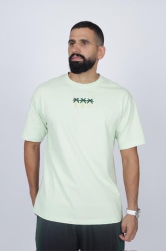 تيشيرت باللون الأخضر الفاتح
