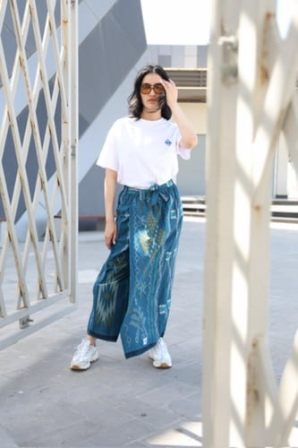 إزرهـ بنقشه لون الأزرق