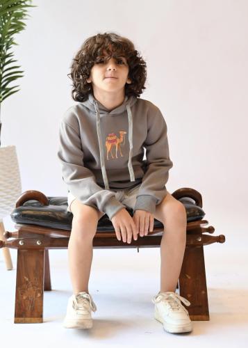 هودي الجمل باللون الرمادي