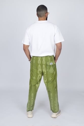 شروال واسع باللون الاخضر