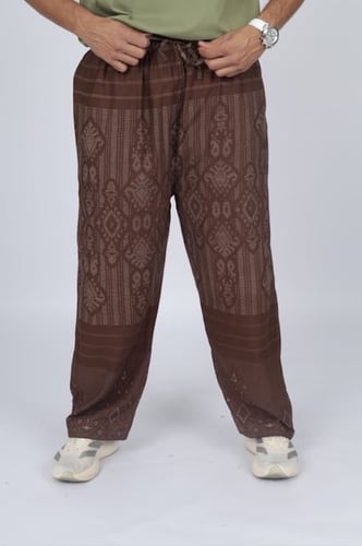 شروال بنقشه باللون البني