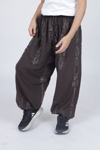 شروال واسع بنقشه باللون البني للاطفال