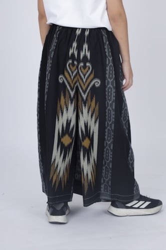 ازره بنقشه باللون الاسود للاطفال