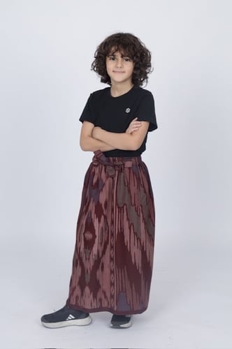 ازرهـ بنقشه باللون العودي