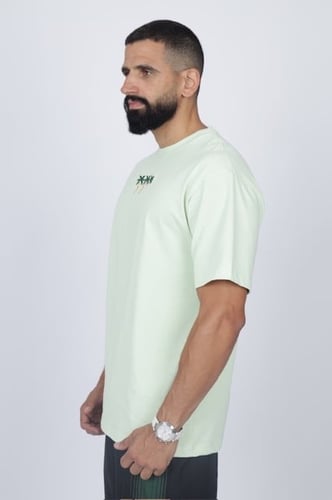 تيشيرت باللون الأخضر الفاتح