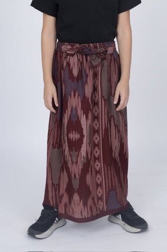 ازرهـ بنقشه باللون العودي