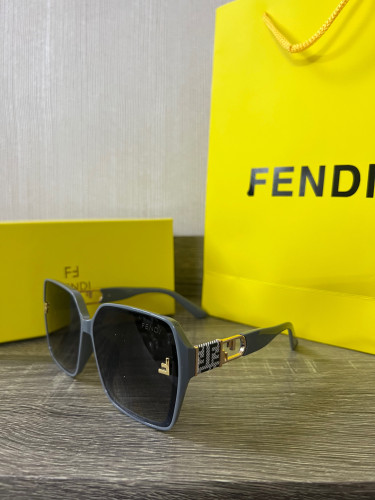 نظارة. فندي