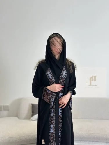 عباية سدو سوداء دبل كلوش جالكسي كوري بياقة وأكمام مطرزة