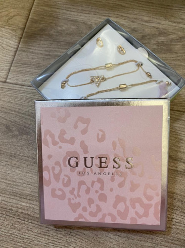 Guess 22