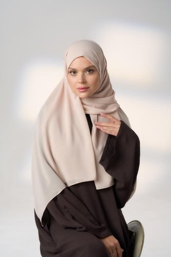 لثام مع طرحة بيج