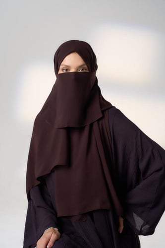 لثام مع طرحة بني