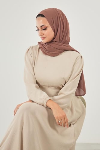 طرحة شيفون مع قبعة كاملة مشبوكة