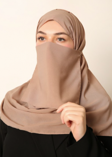 طقم طرحة مع لثام بيج غامق