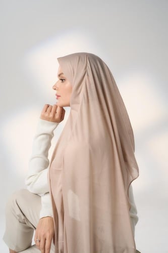 طرحة جاهزة مع مطاط - قصير جهة اليمين-بيج