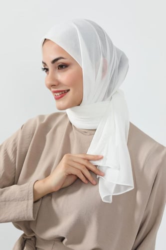 طرحة كرنشي مخيطة