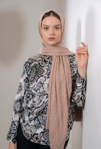 حجاب شتوي - بني فاتح