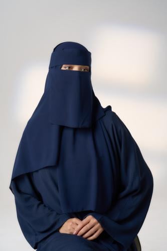 نقاب مع طرحة كحلي