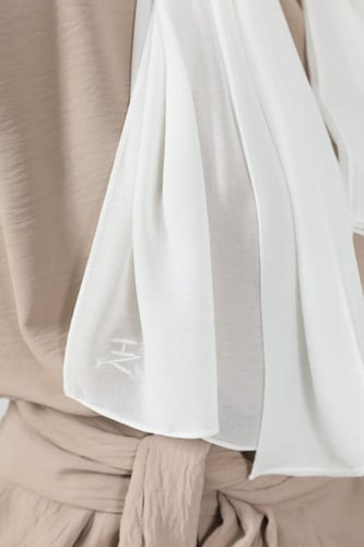 طرحة كرنشي مخيطة