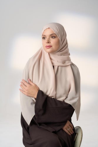 لثام مع طرحة بيج