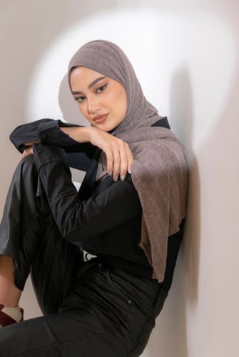 حجاب شتوي - بني