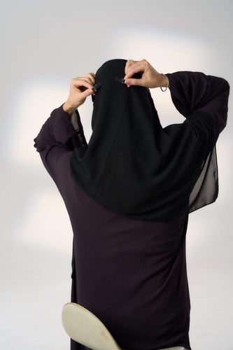 طرحة كوري مع نقاب مشبك-اسود