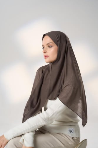 طرحة جاهزة مع مطاط - قصير جهة اليسار