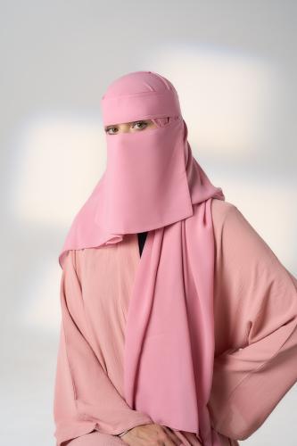 نقاب مع طرحة وردي