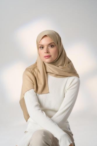 طرحة جاهزة مع مطاط - قصير جهة اليمين-بيج