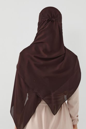 نقاب مع طرحة بني