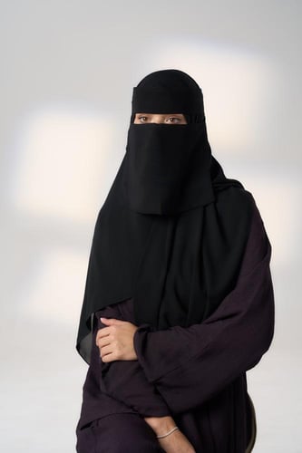 طرحة كوري مع نقاب مشبك-اسود