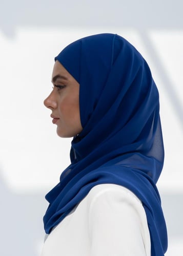 طرحة شيفون مع قبعة مشبوكة