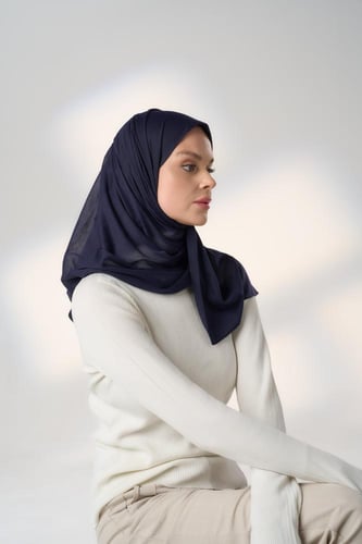 طرحة جاهزة مع مطاط- قصير جهة اليمين - كحلي