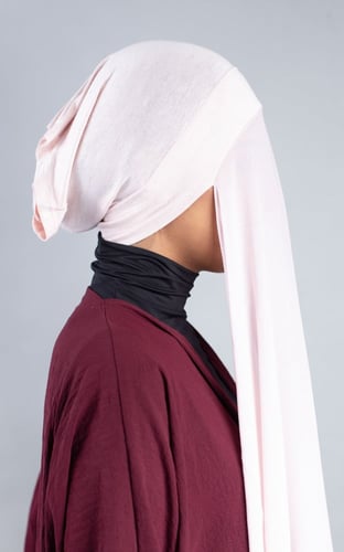 شيفون مع قبعة مشبوكة