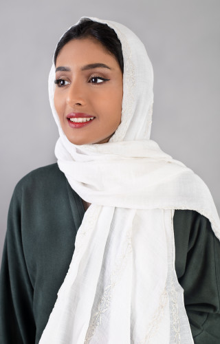 طرحة لينن مطرزه - ابيض