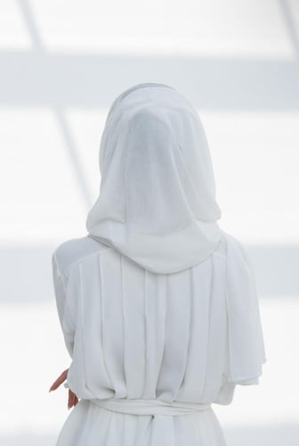حجاب مع فتحة عند الاذن عادي- ابيض