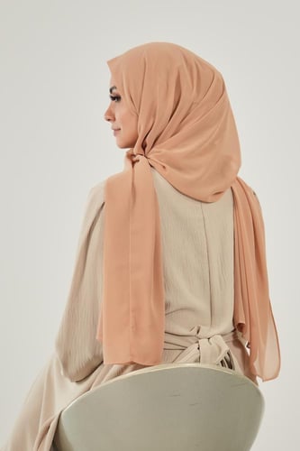 طرحة شيفون مع قبعة كاملة مشبوكة - بيج