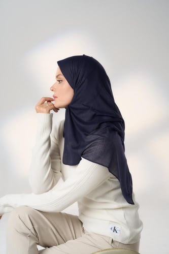 طرحة جاهزة مع مطاط- قصير جهة اليمين - كحلي