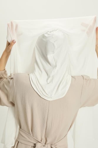 طرحة شيفون مع قبعة كاملة مشبوكة