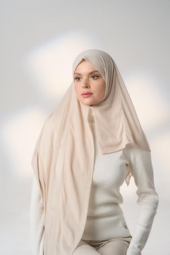 طرحة جاهزة مع مطاط - قصير جهة اليسار-بيج