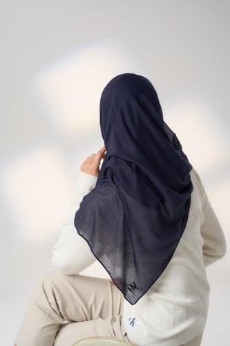 طرحة جاهزة مع مطاط- قصير جهة اليمين - كحلي