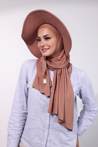 حجاب الشاطي مع قبعة