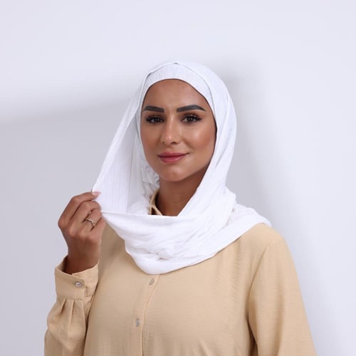 طقم طرحة مفتوحة مثلث مع قبعة - اوف وايت