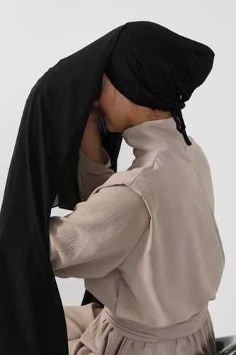 حجاب شيفون بمغناطيس وقبعة وسط-اسود