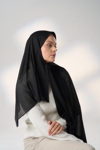 طرحة جاهزة مع مطاط - قصير جهة اليمين