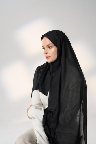 طرحة جاهزة مع مطاط - قصير جهة اليمين